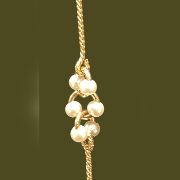 VINTAGE 1980'S AVON GOLDTONE NECKLACE WITH CLUSTERS OF MINI FAUX PEARLS 23" RARE - Picture 5 of 6